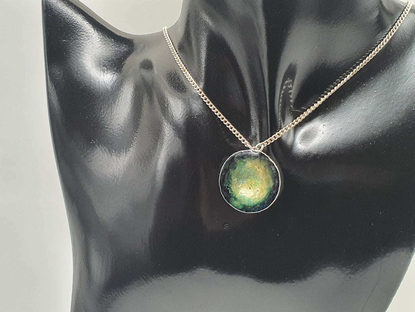 Hammered resin bowl necklace