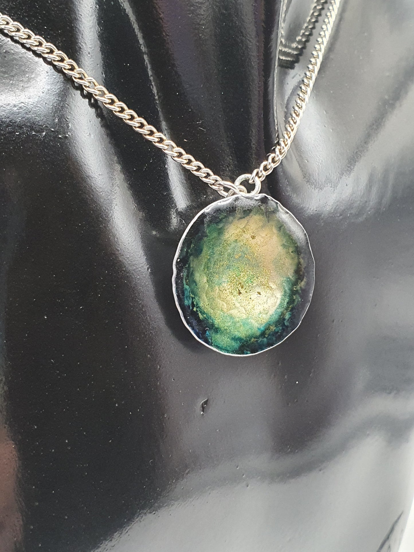 Hammered resin bowl necklace